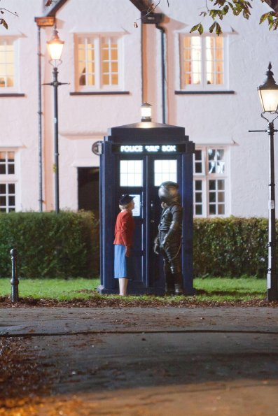 Illustration for article titled Set photos from the Doctor Who Christmas special
